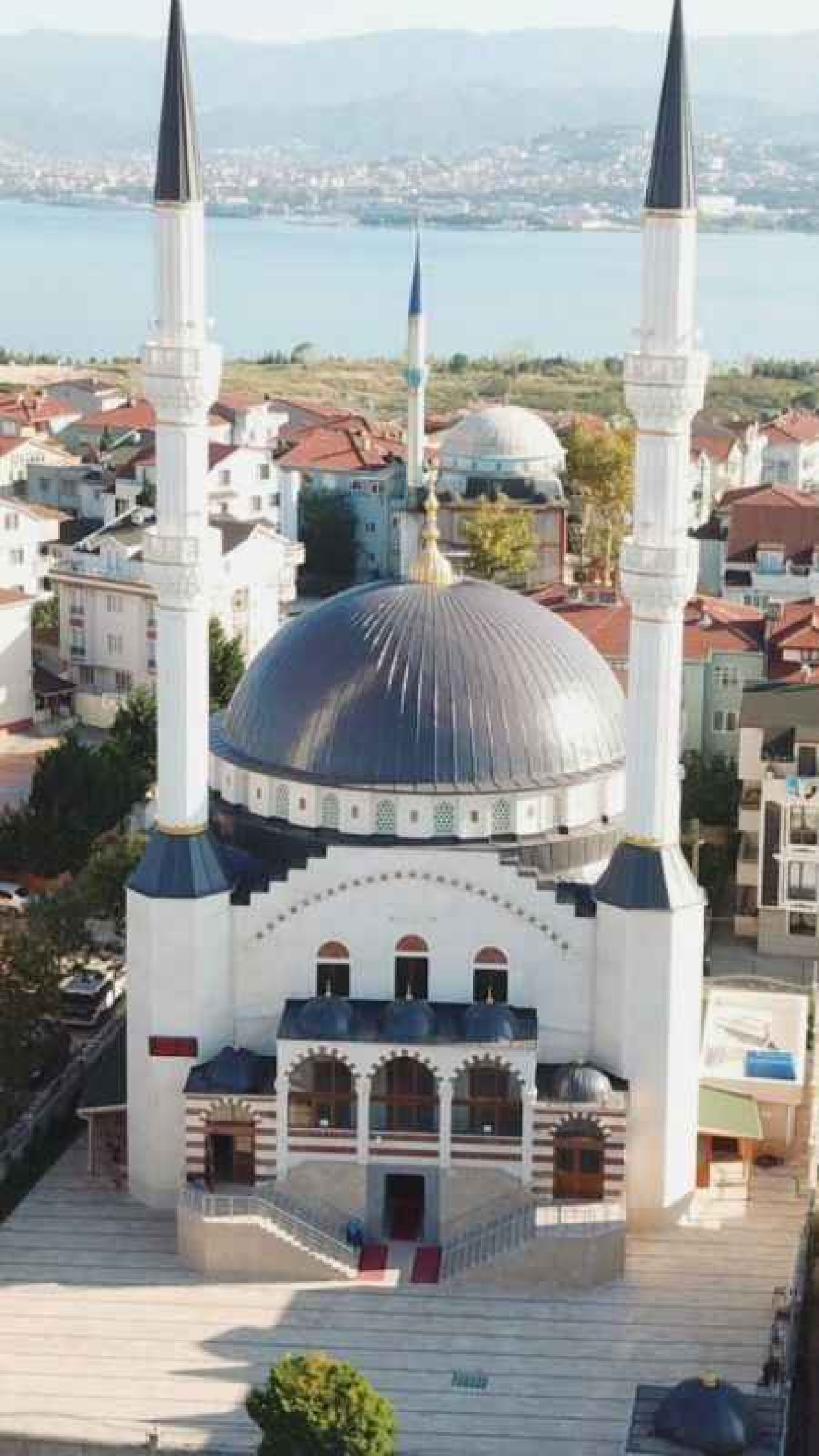 Hasarlı Cami Yıkıldı