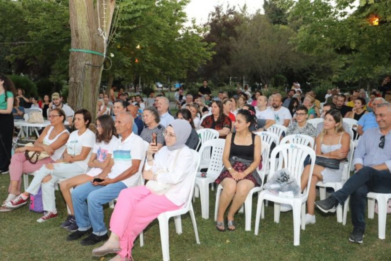 İzmit Belediyesi’nden Özkan Uğur’a müzikal anma