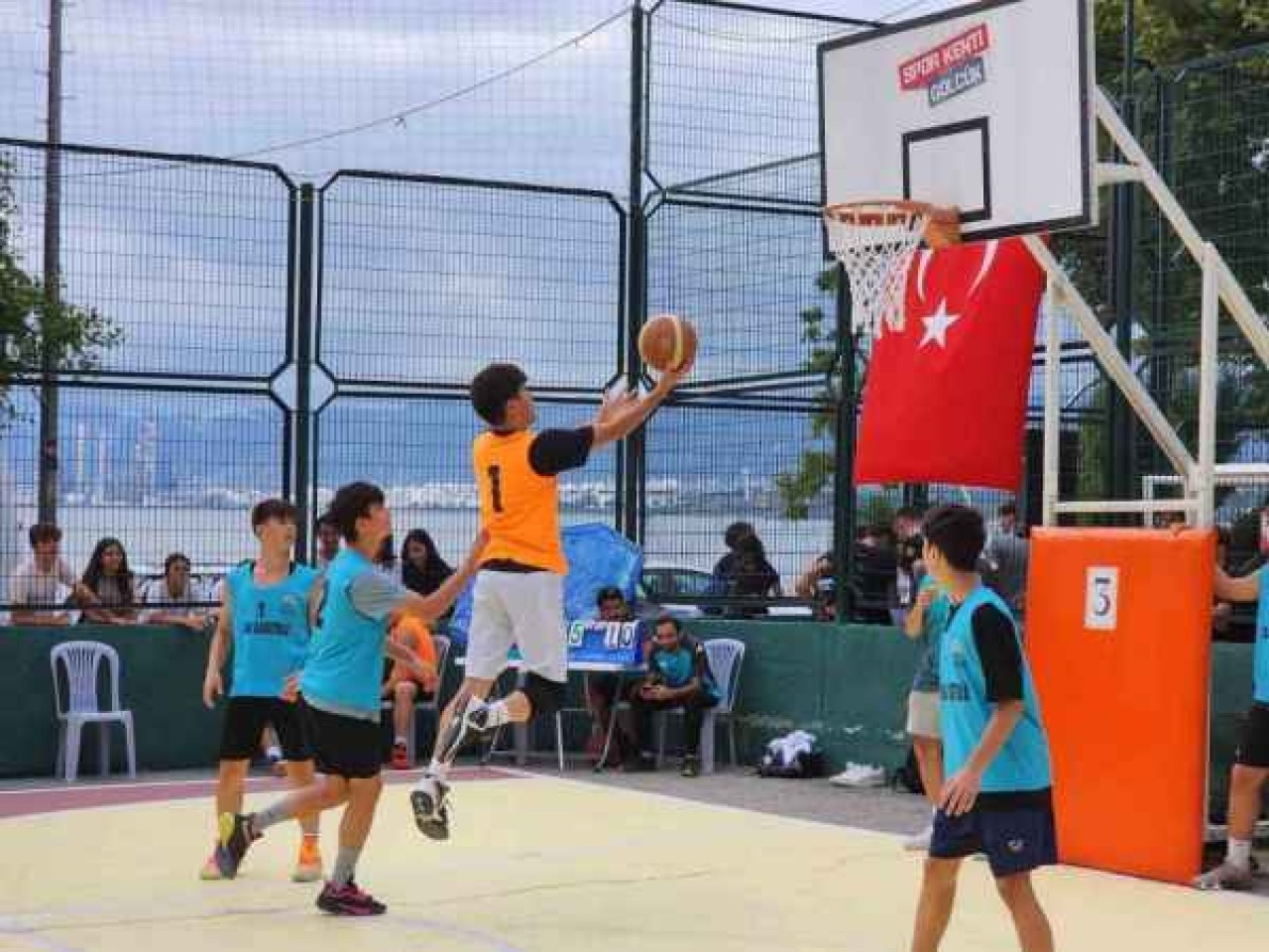 Şölen havasında geçen Sokak Basketbolu Turnuvası sonra erdi
