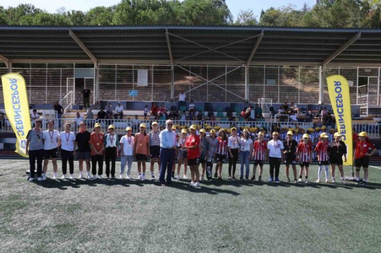 U-15 Kadın Futbol Turnuvası büyük heyecana sahne oldu
