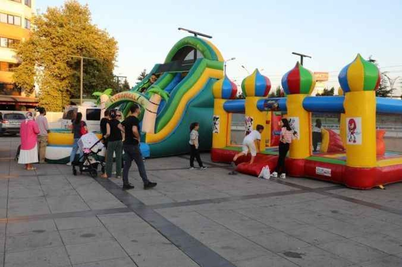 Bu festivalde çocuklar doyasıya eğleniyor