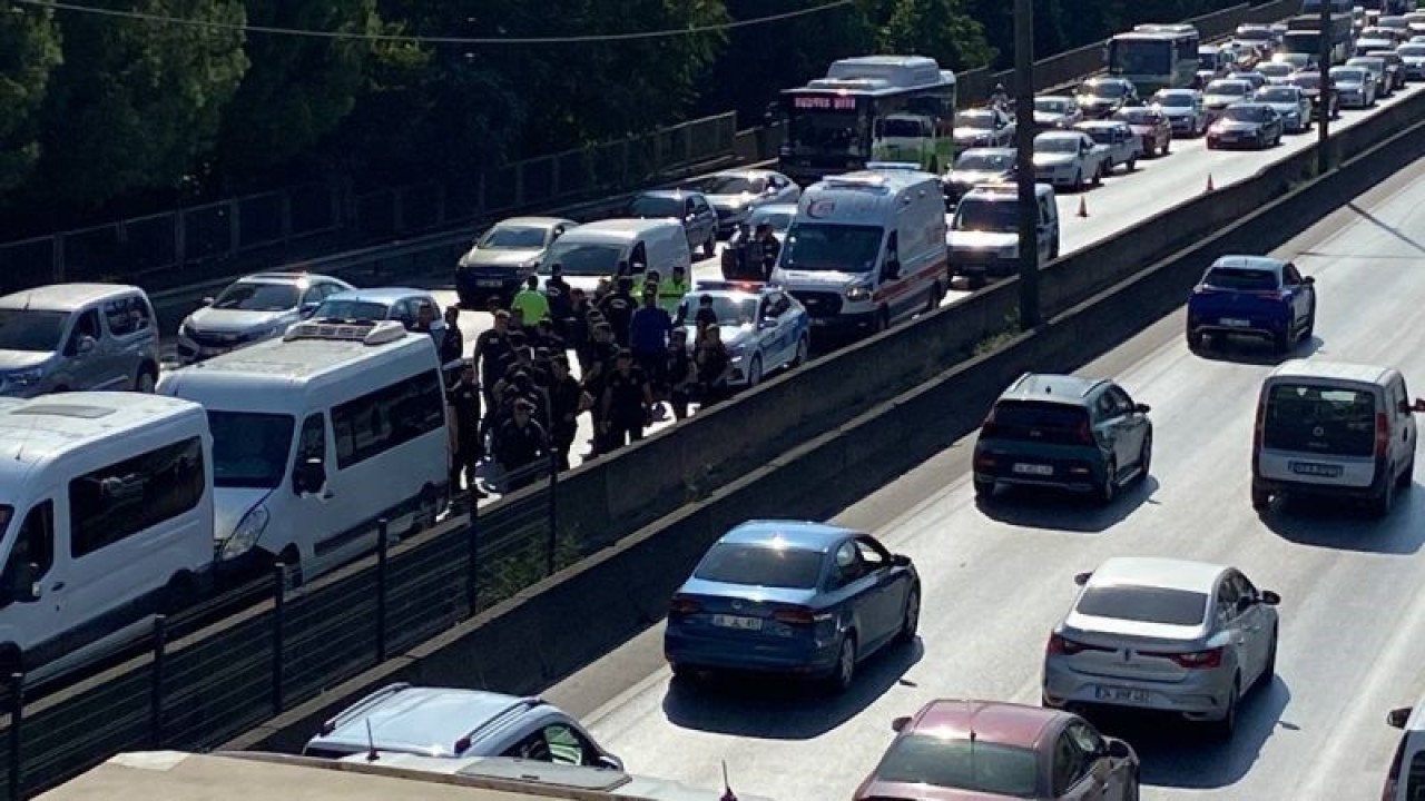 Kocaeli Çevik Kuvvet Kaza Yaptı 5 Polis Yaralı