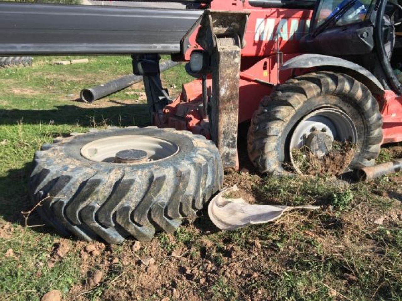 Kocaeli'de Freni Boşalan İş Makinesi Takla Attı!