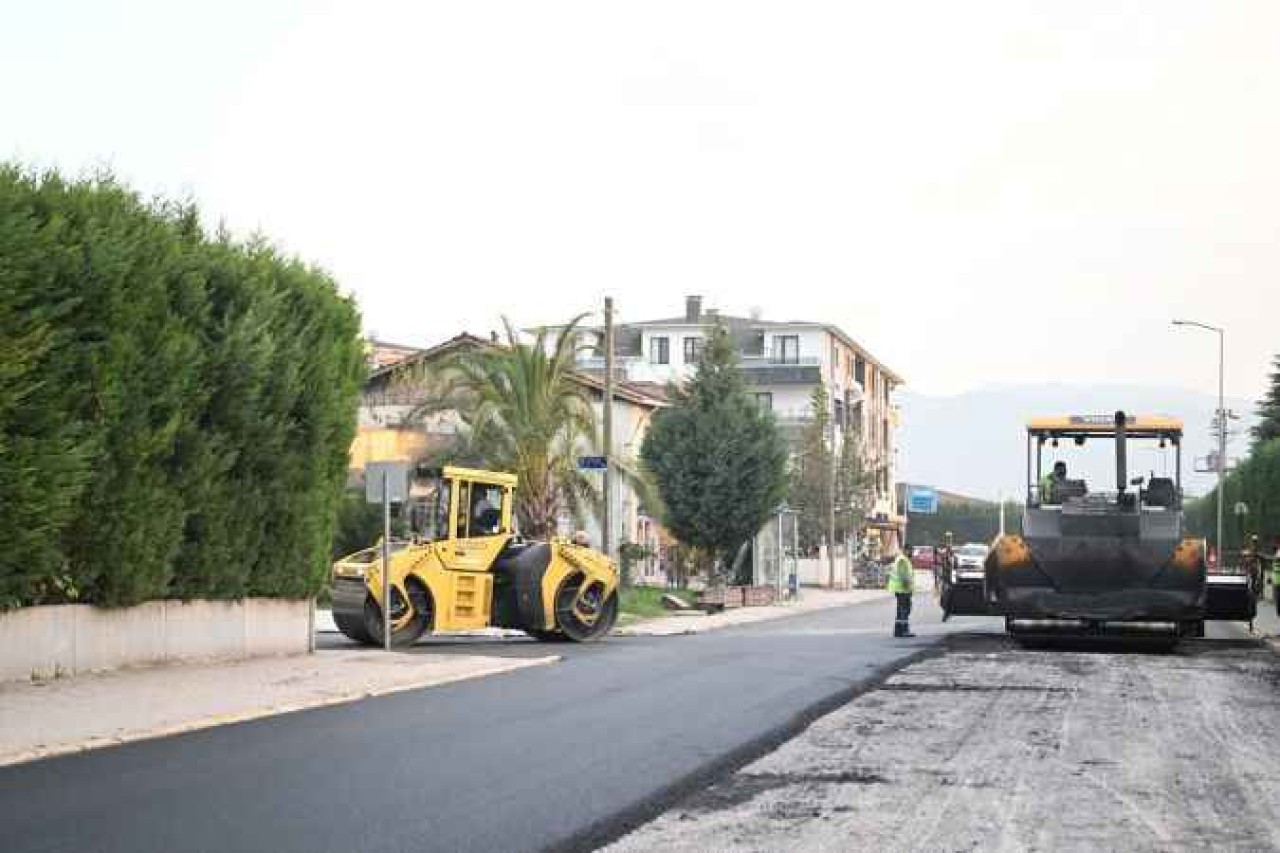 Kartepe'ye tonlarca Asfalt Döküldü Yollar Düzeltildi