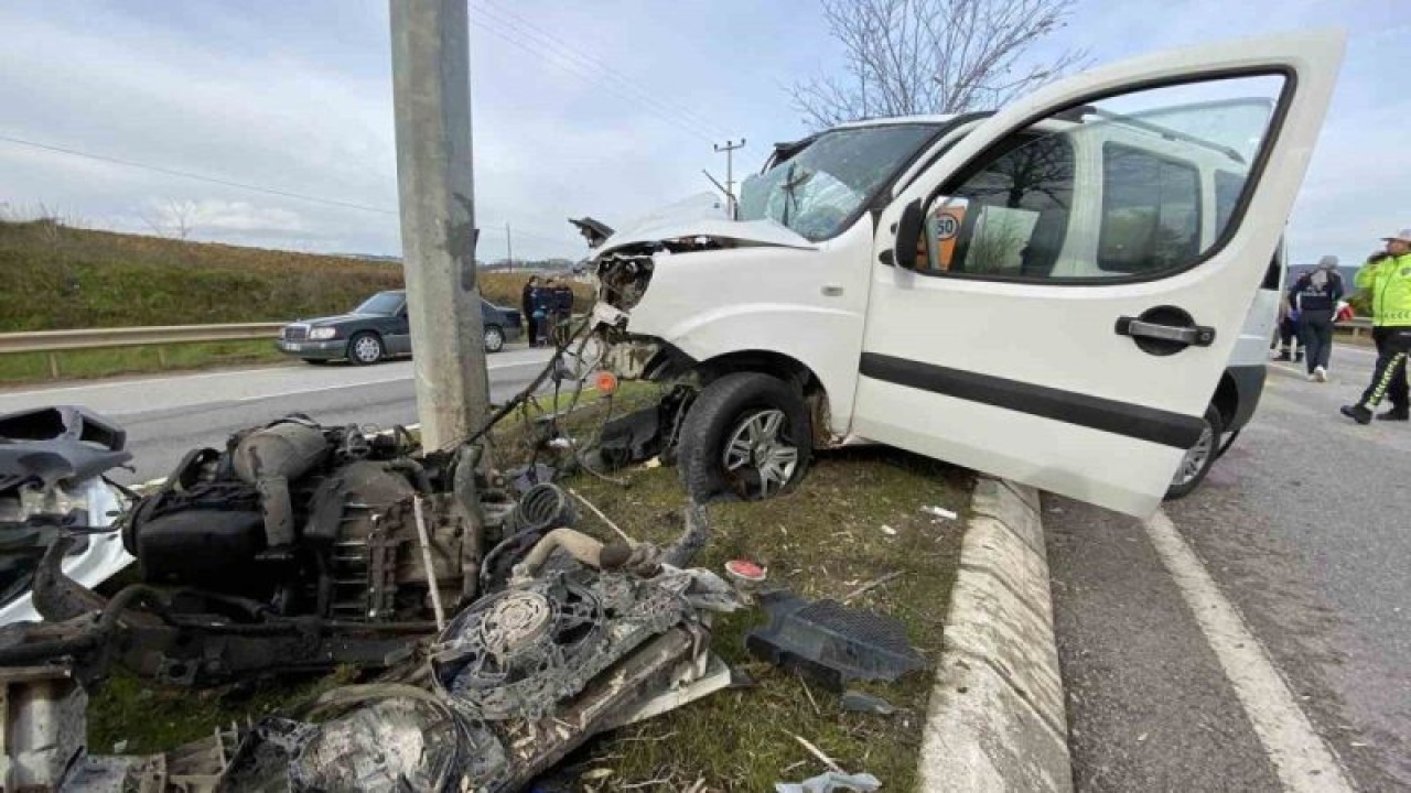 Kocaeli'de Araç Başında Fenalaşan Sürücü Direğe Çarptı: 1 Ölü 2 Yaralı 7