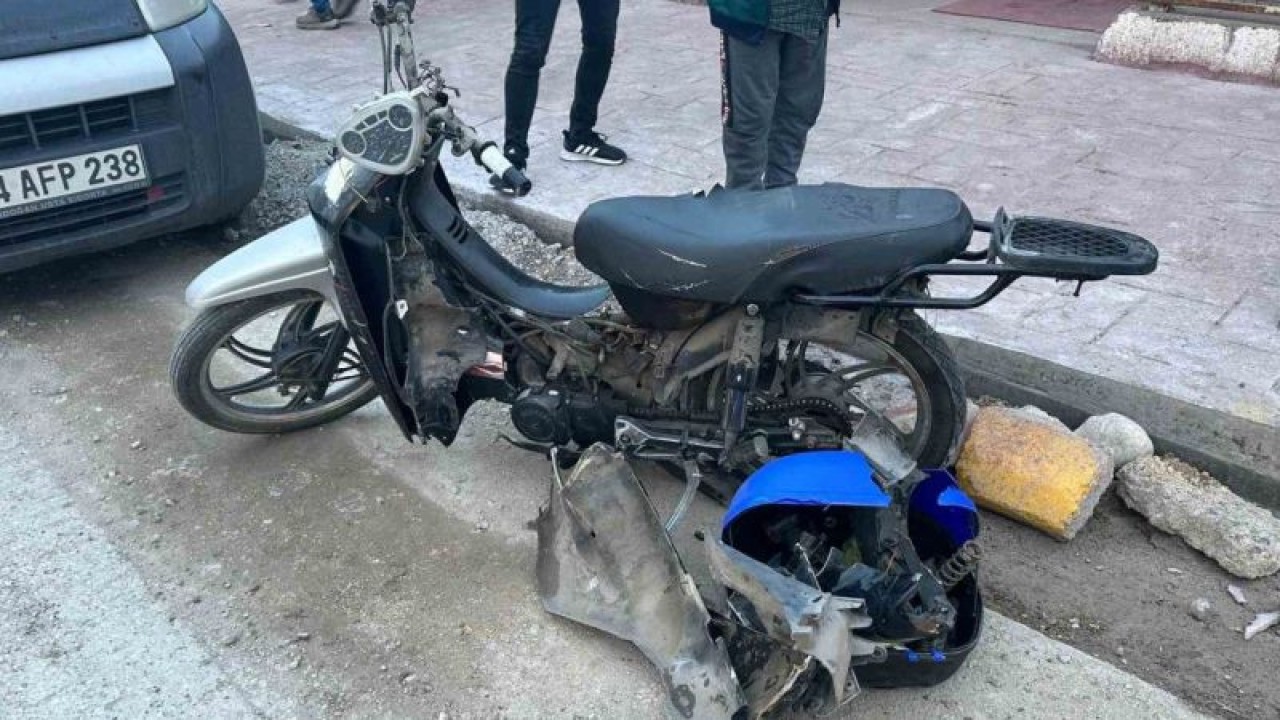 Sakarya'da Ticari Araçla Motosiklet Çarpıştı: 2 Yaralı 3