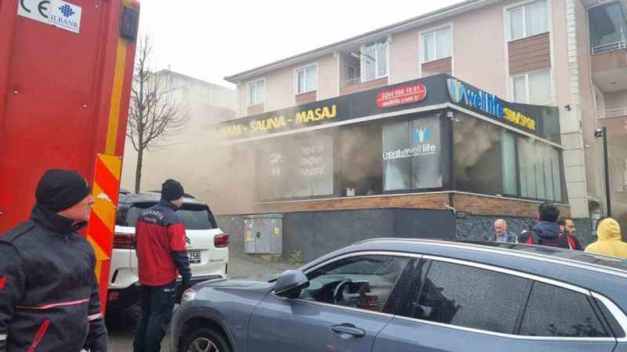 Sakarya'da Spor Salonunda Çıkan Yangın Söndürüldü 4