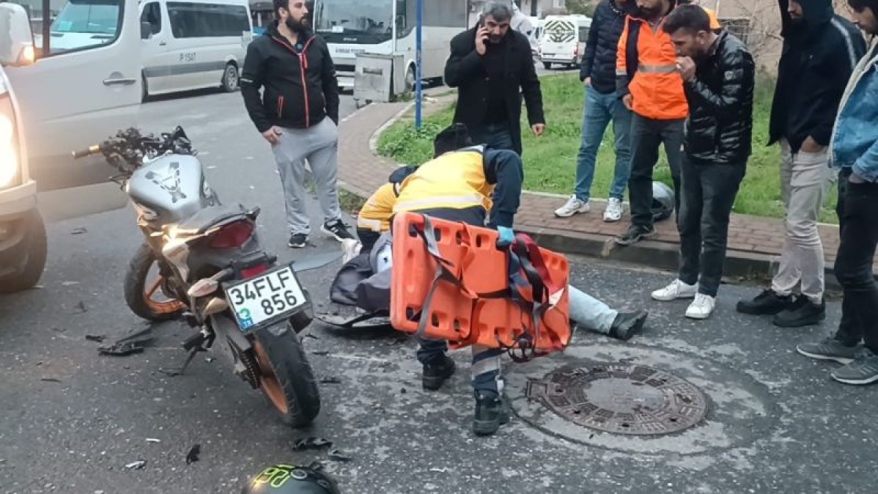 Servis Minibüsüyle Motosiklet Kafa Kafaya Çarpıştı : 1 Yaralı! 4