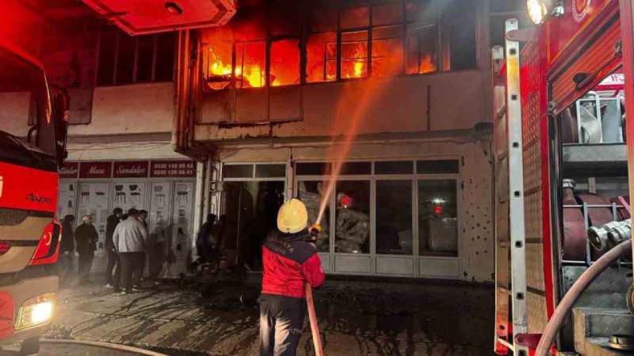 Sakarya'da Koltuk Üretimi Yapan Atölye Alevler İçinde Yandı 2