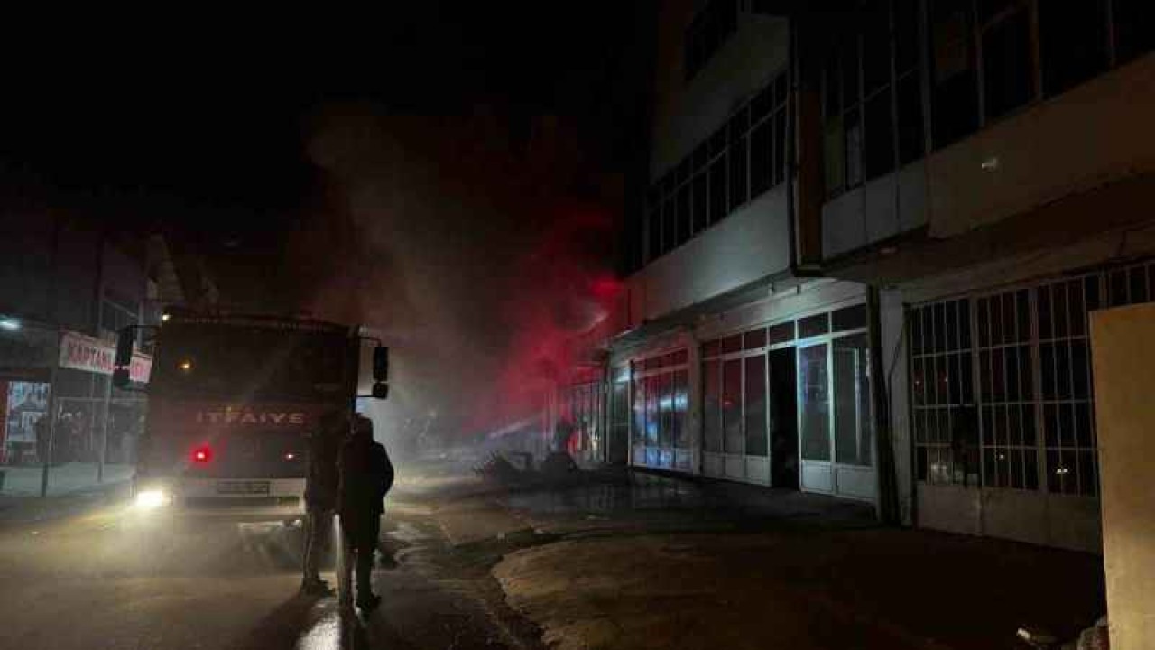 Sakarya'da Koltuk Üretimi Yapan Atölye Alevler İçinde Yandı 6