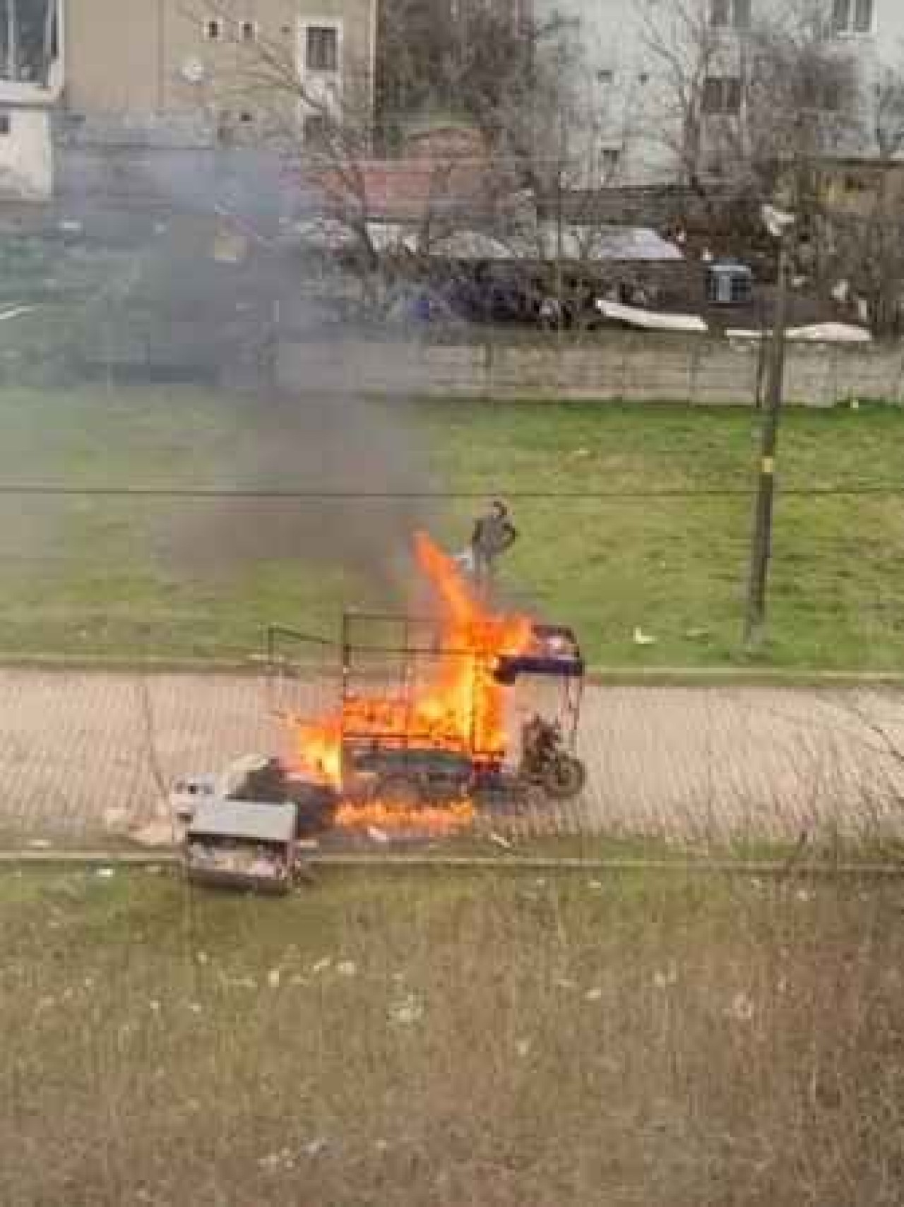 Alev Alev Yanan Ekmek Teknesini Çaresiz Gözlerle İzledi!