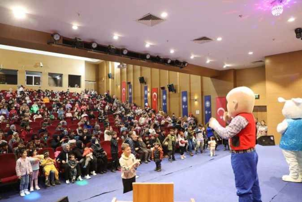 Dilovası’nda Çocuklar Karne Hediyesi Olarak Gerçekleştirilen Etkinlikte Doyasıya Eğlendi! 2