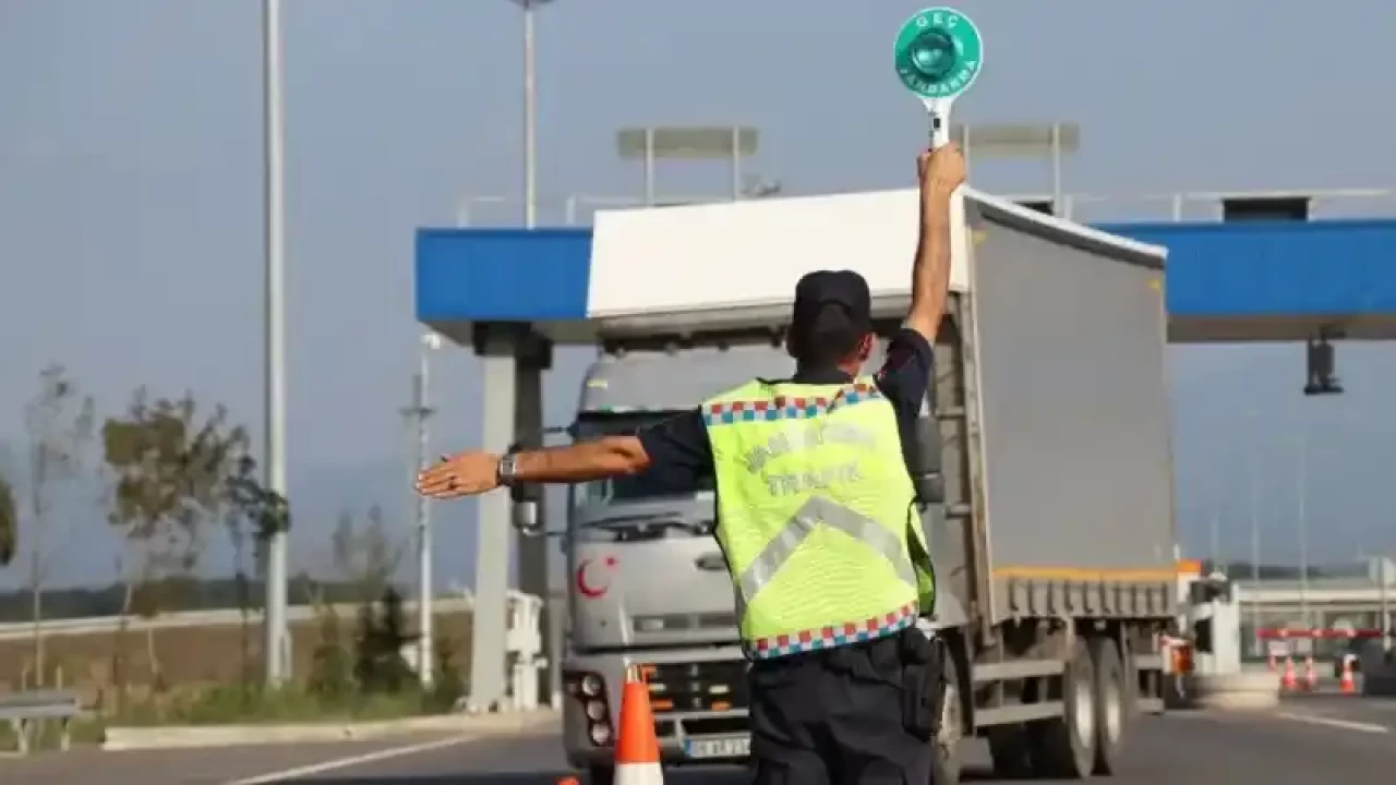 Sakarya'da Jandarma Denetlemesi Çok Sayıda Araç Trafikten Men Edildi