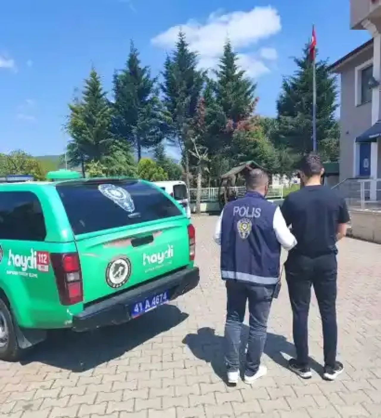 Kocaeli İzmit'te Köpeğe Alkol İçirdi