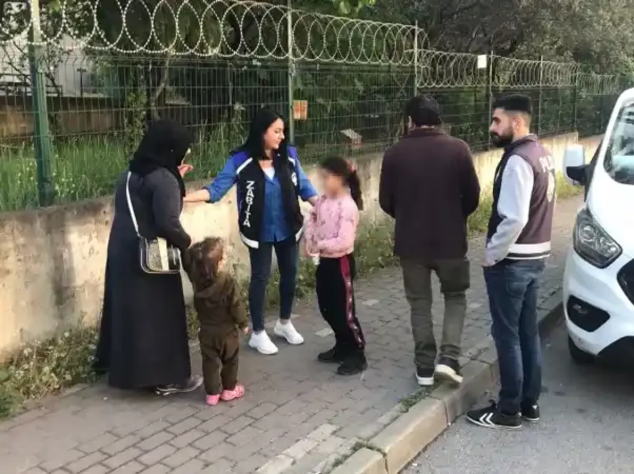 Kocaeli'de Bazı Aileler Çocuklarını Dilendiriyordu Polis ve Zabıta Müdahale Etti...