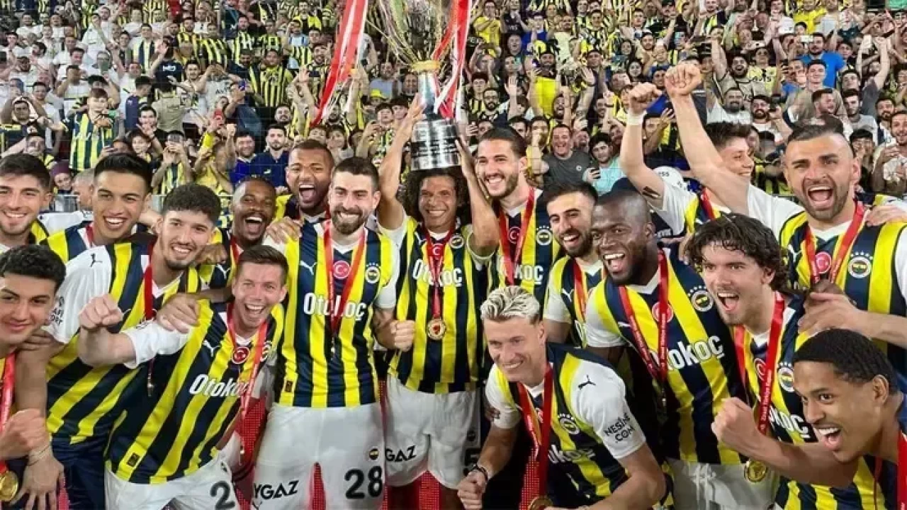 Fenerbahçe'de Yaprak Dökümü! En Az 10 Ayrılık...