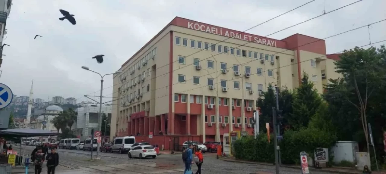 Kocaeli'de Barışmak İstemeyen Eşini Bıçaklamıştı...