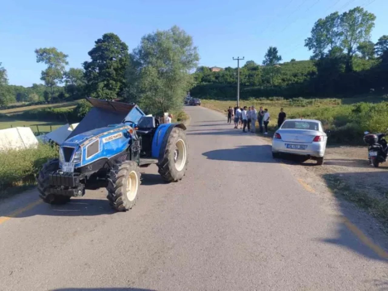 Sakarya'da Otomobil -Traktör Çarpıştı