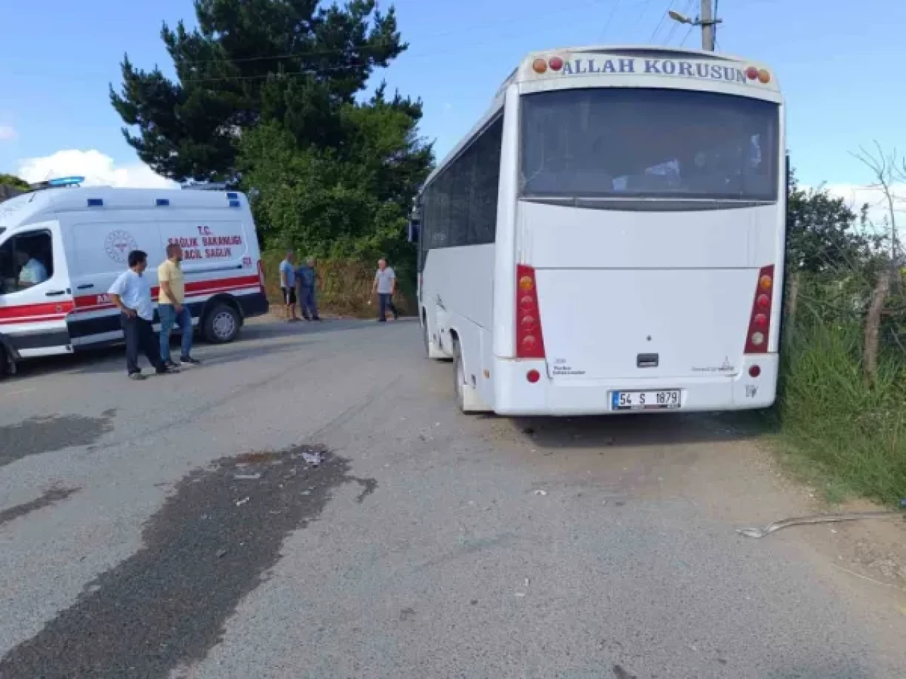 Sakarya'da Panelvan ve Servis Minibüsü Çarpıştı