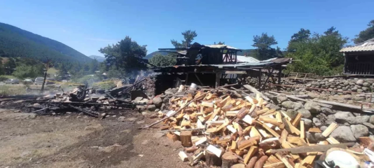 Bolu'da Yangın Ev Küle Döndü