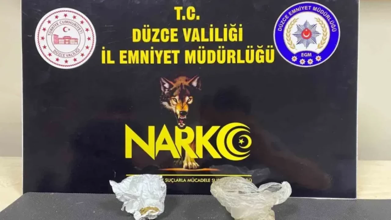 Düzce'de Uyuşturucu Satarken Yakalandı