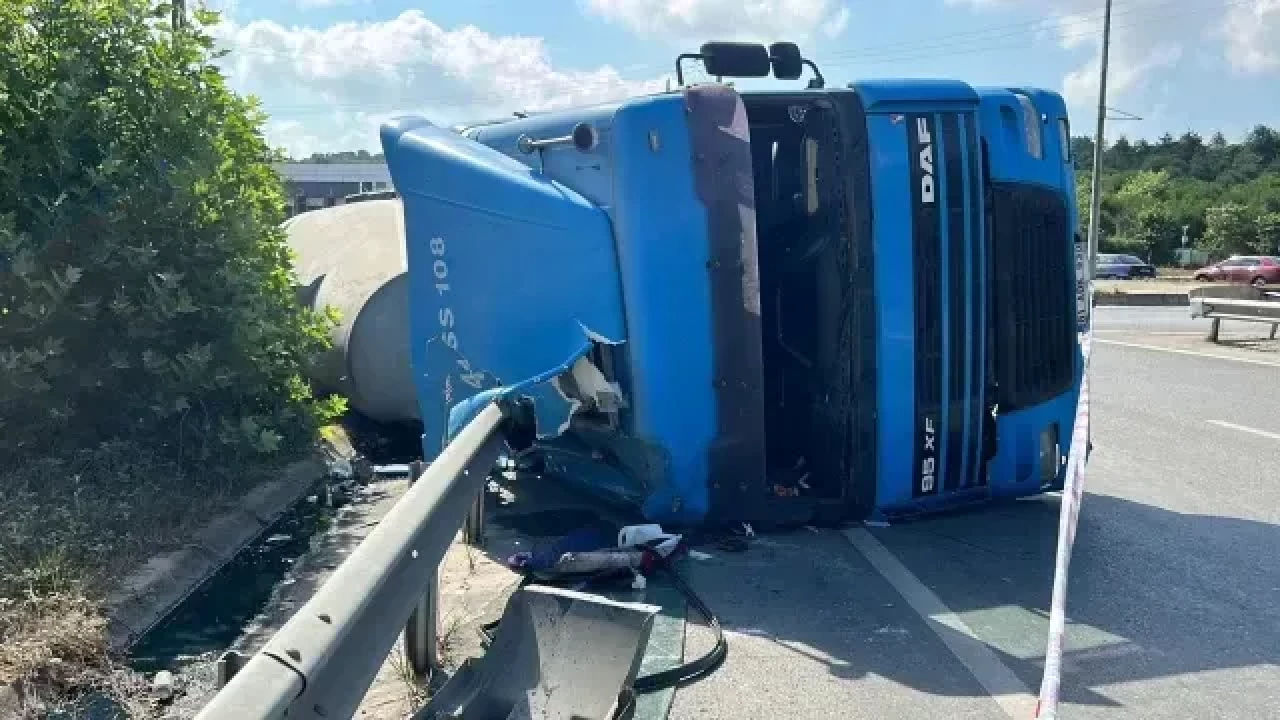 Beton Mikseri Kaza Yaptı, Şoför Yaralı Halde Olay Yerinden Kaçtı!