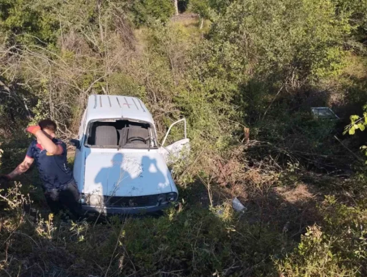 Bolu'da Yoldan Çıkan Araç Ağaçlık Alana Uçtu: 1 Yaralı