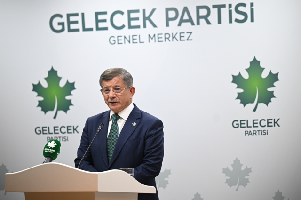 Davutoğlu'ndan AK Parti'ye Yönelik İddialara Bombastik Yanıt: "Bir Hamlede Siyasi Sahneyi Altüst Ederiz!"