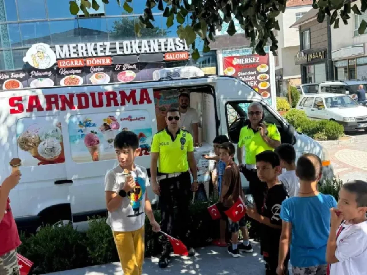 Düzce'de Polisten Öğrencilere Trafik Eğitimi