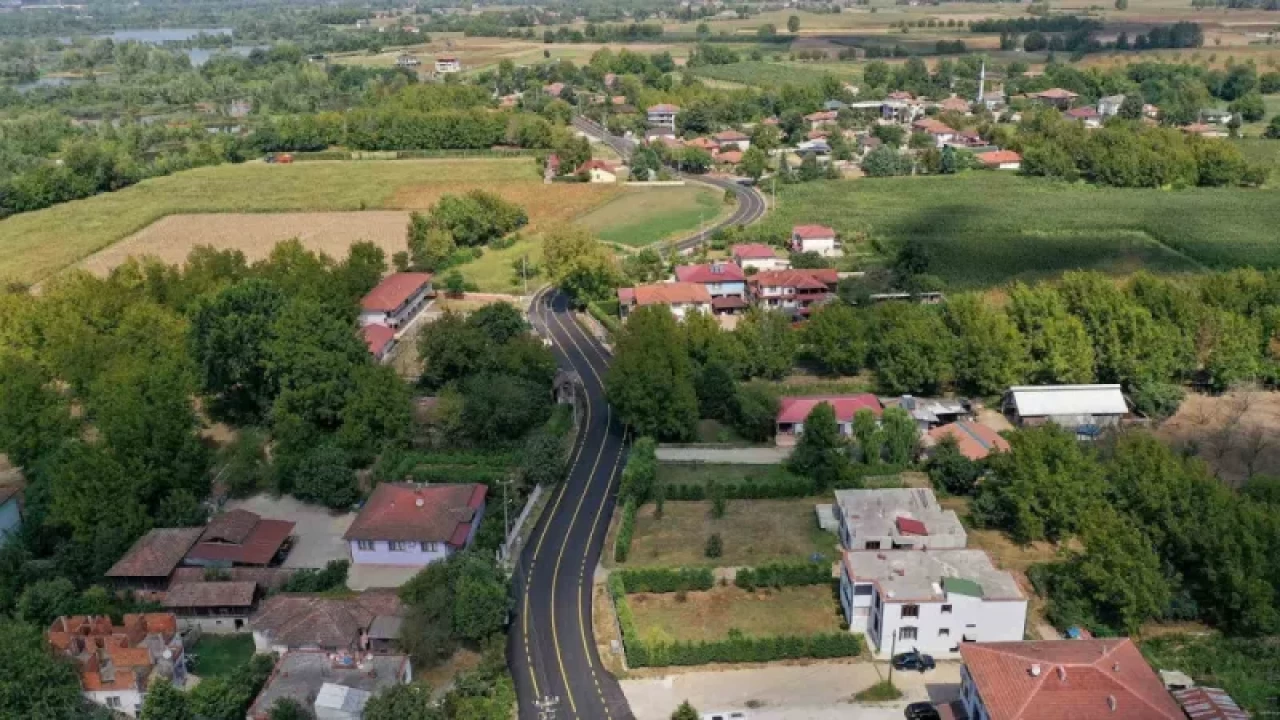 Büyükşehir Arifiye’de 7 Mahallenin Yolunu Sil Baştan Yeniledi