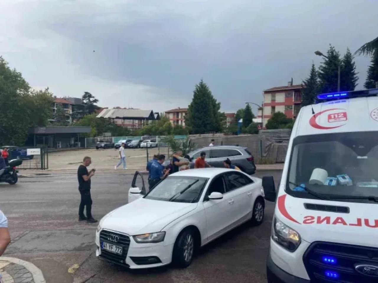 Körfez İlçesinde Abisini Vurdu Polisi Aradı