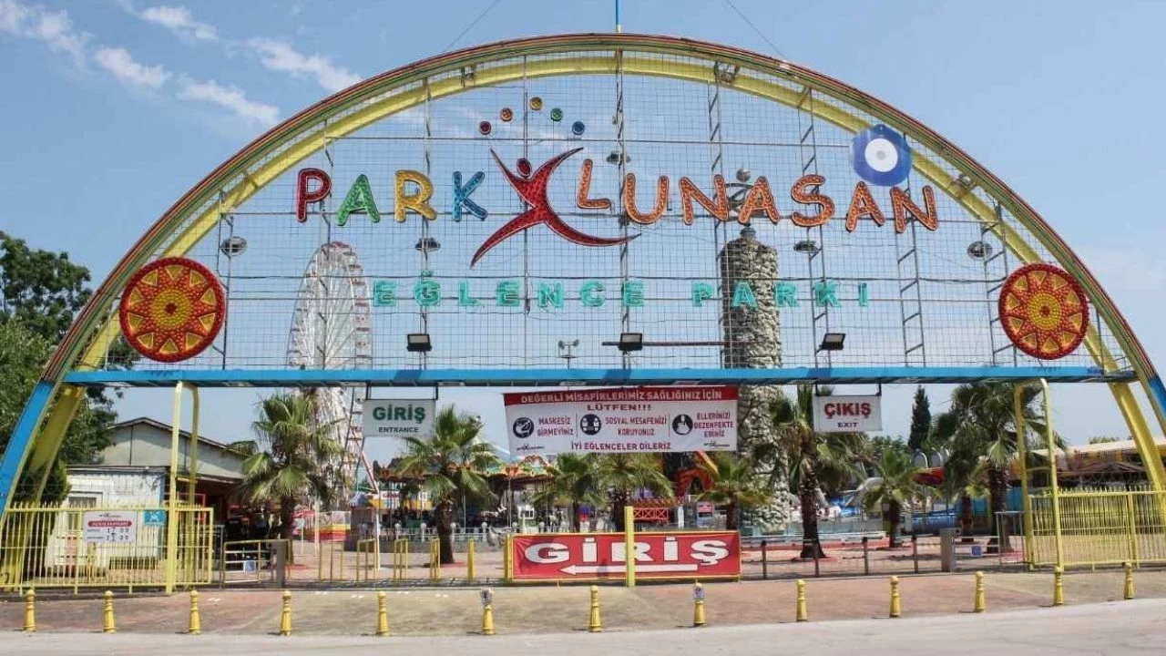 İzmit'in Sevilen Eğlence Merkezi Park Lunasan Kapanış Yapt