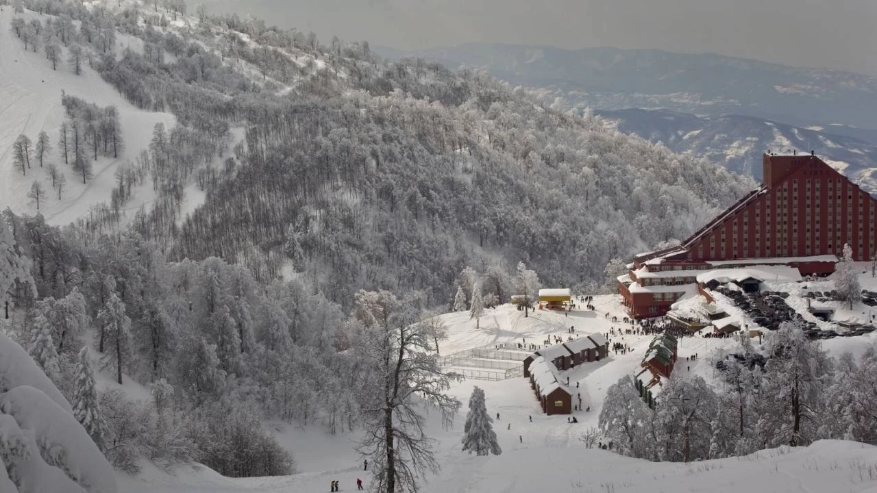 Kartepe, Sonbaharın İlk Karı ile Beyaza Büründü!