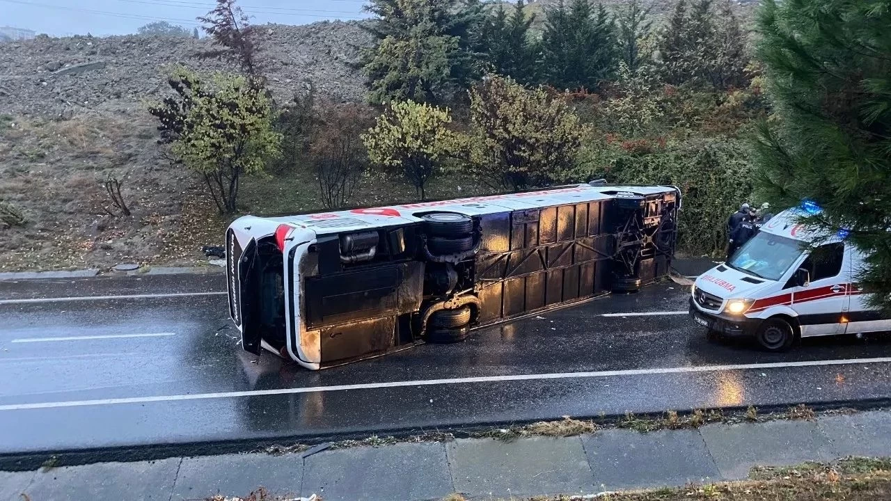 İstanbul'da Feci Kaza! Yolcu Otobüsü Devrildi, Can Pazarı Yaşandı