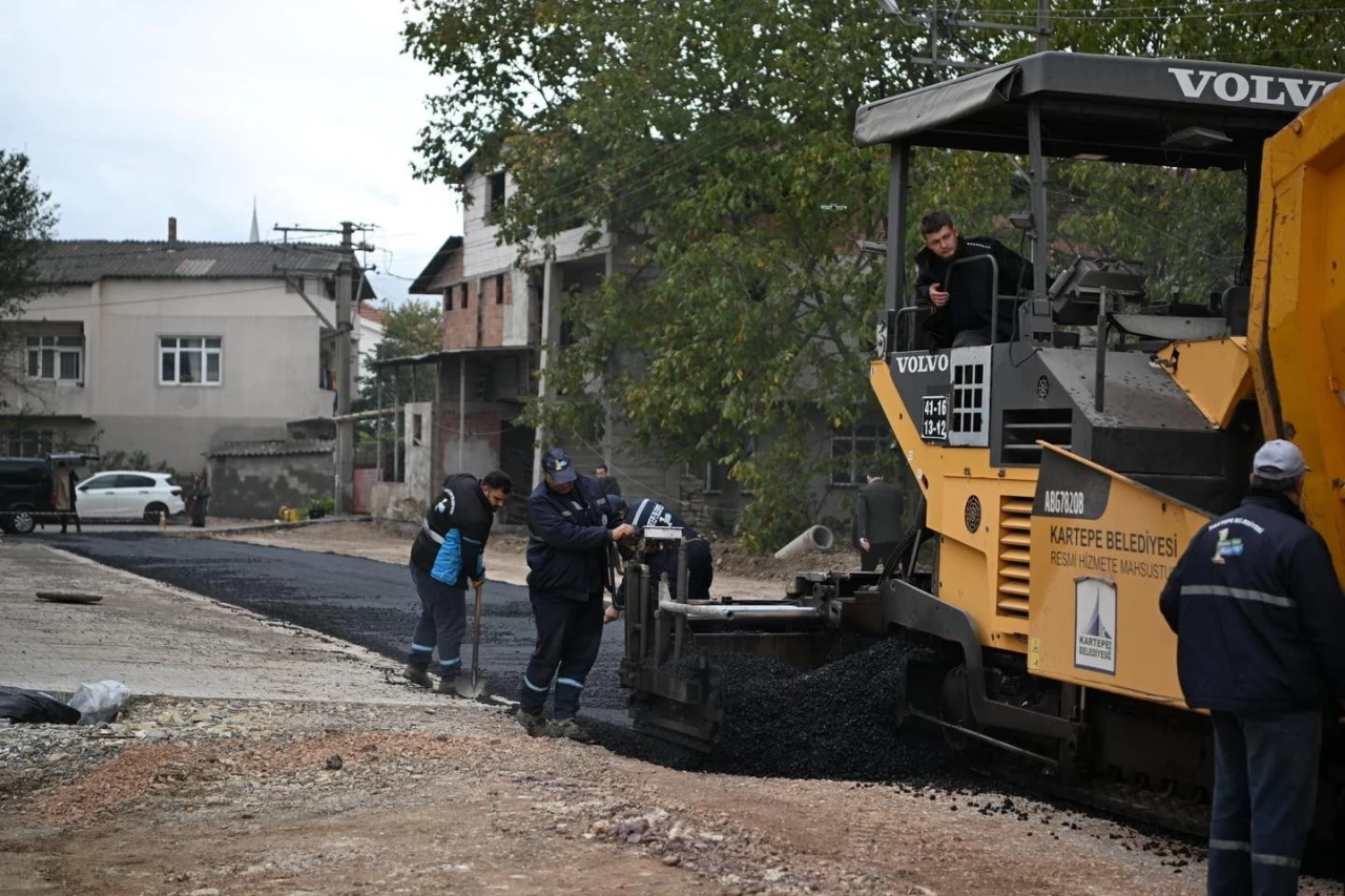 Kocaeli Kartepe'de 750 Ton Asfaltla 3 Sokak Yenilendi