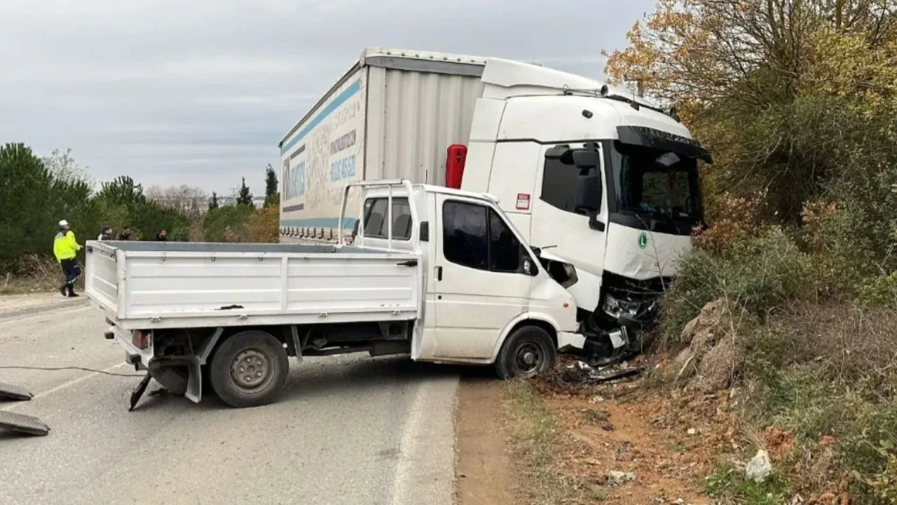 İzmit Gebze’de Zincirleme Trafik Kazası! 3 Yaralı