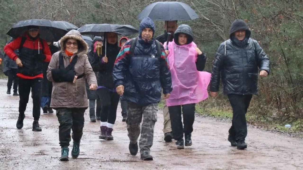 İzmit Belediyesi Spor İşleri Müdürlüğü'nden Bizim Köy Doğa Yürüyüşü Etkinliği! Yılın Son Doğa Yürüyüşü Akpınar’da Gerçekleşti