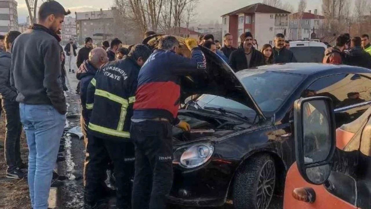 Yüksekova-Şemdinli Yolunda Kaza! 2 Yaralı