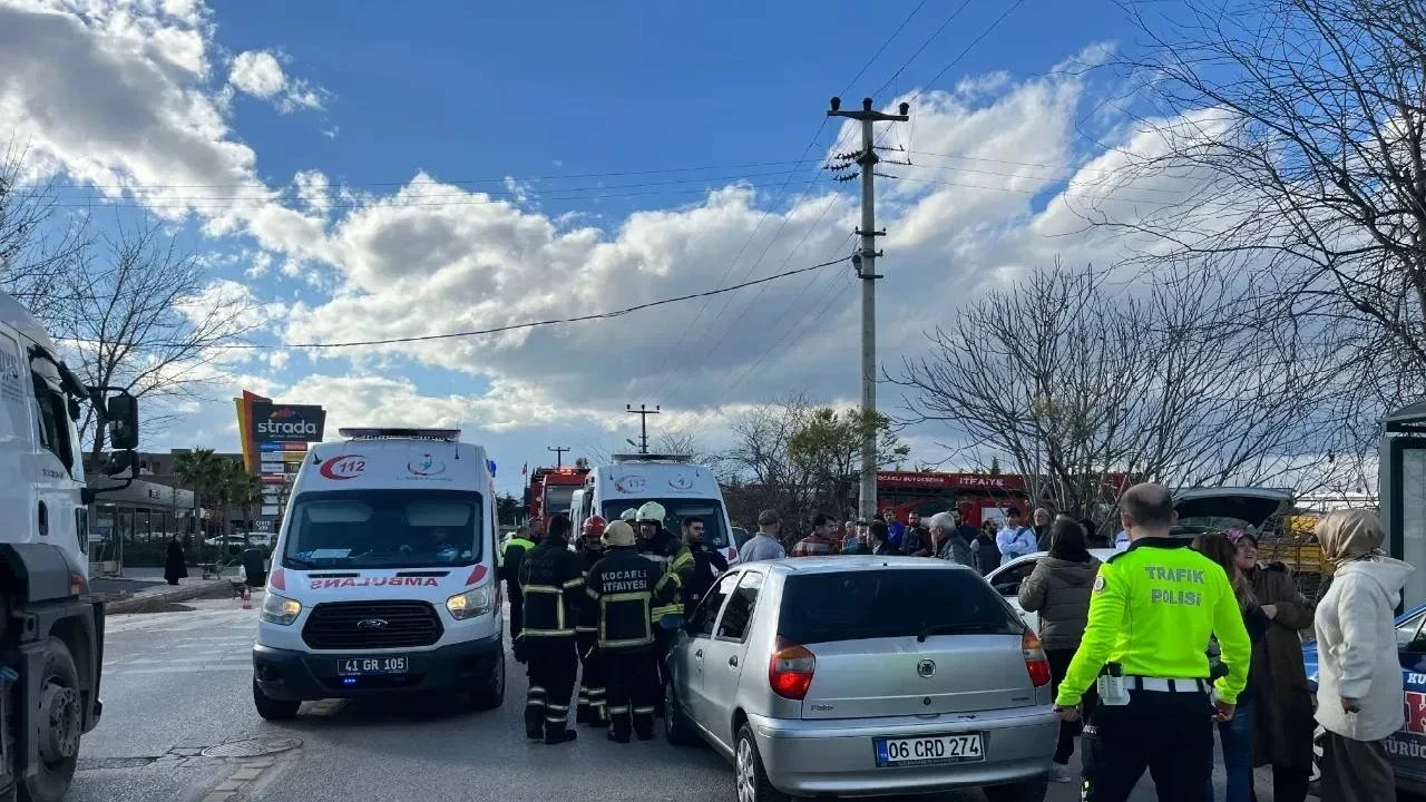 Kocaeli Başiskele’de Trafik Kazası! Babaanne ve Torunu Yaralandı