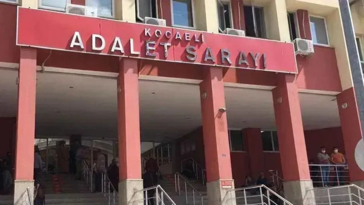 Kocaeli’de Mahkeme Başkanına Çikolata Torbasında Rüşvet! Adliyede Ortalık Karıştı