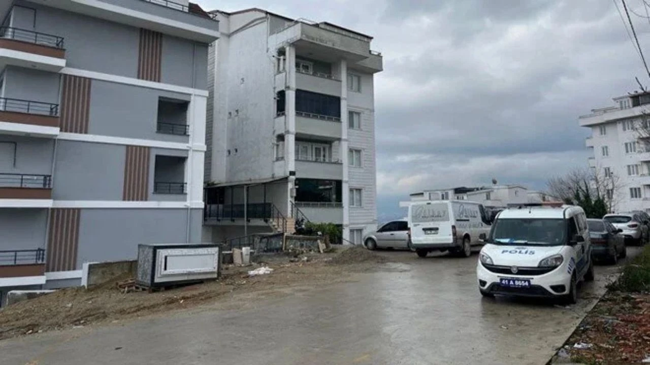 Kocaeli İzmit'te Eşiyle Tartışan Kadın Bıçakla Yaraladı! Eş Gözaltına Alındı