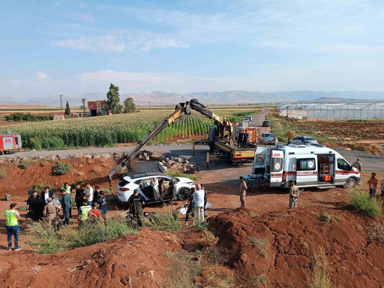 Mardin'de Feci Kaza! Araç GAP Sulama Kanalına Devrildi, 3 Kişi Hayatını Kaybetti