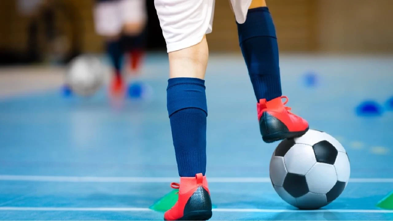 Düzce'de MEB destekli futsal şampiyonası devam ediyor: Çeyrek final heyecanı yaşandı