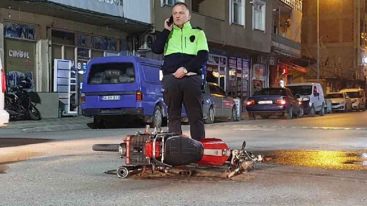 Sakarya Akyazı'da pikap motosiklet kaza yaptı: Yaralılar var