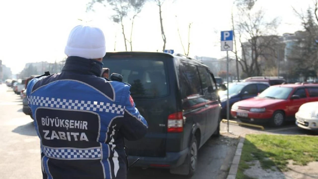 Kocaeli Büyükşehir Belediyesi'ne bağlı zabıta ekipleri 2 bin aracı trafikten çekti