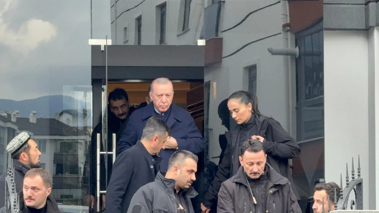 Cumhurbaşkanı Erdoğan Bolu'da taziye evinden ayrıldı