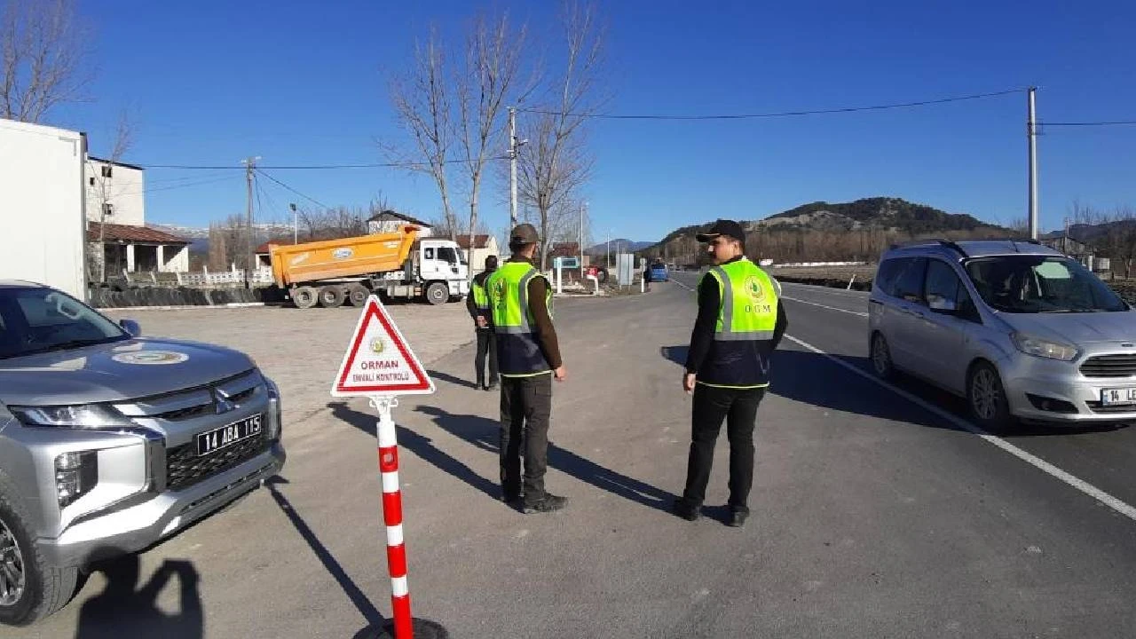 Bolu Mudurnu yolunda kaçak orman ürünleri için trafik denetimi yapıldı