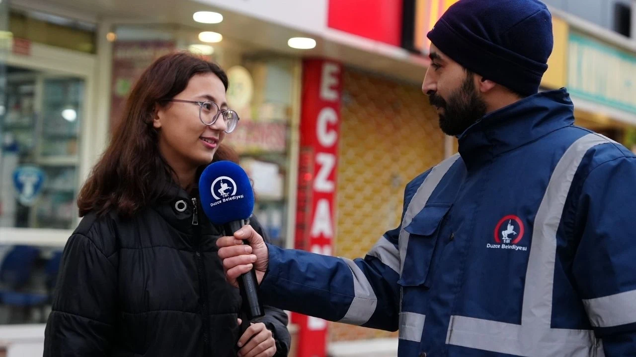 Düzce’de temizlik personeli vatandaşa sordu: "Çöpünüzü nereye atıyorsunuz?"