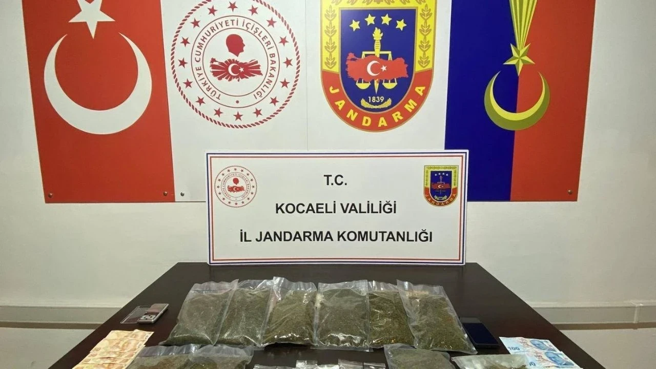 Kocaeli'nin Darıca ilçesinde ikamette yapılan incelemede yasaklı madde çıktı