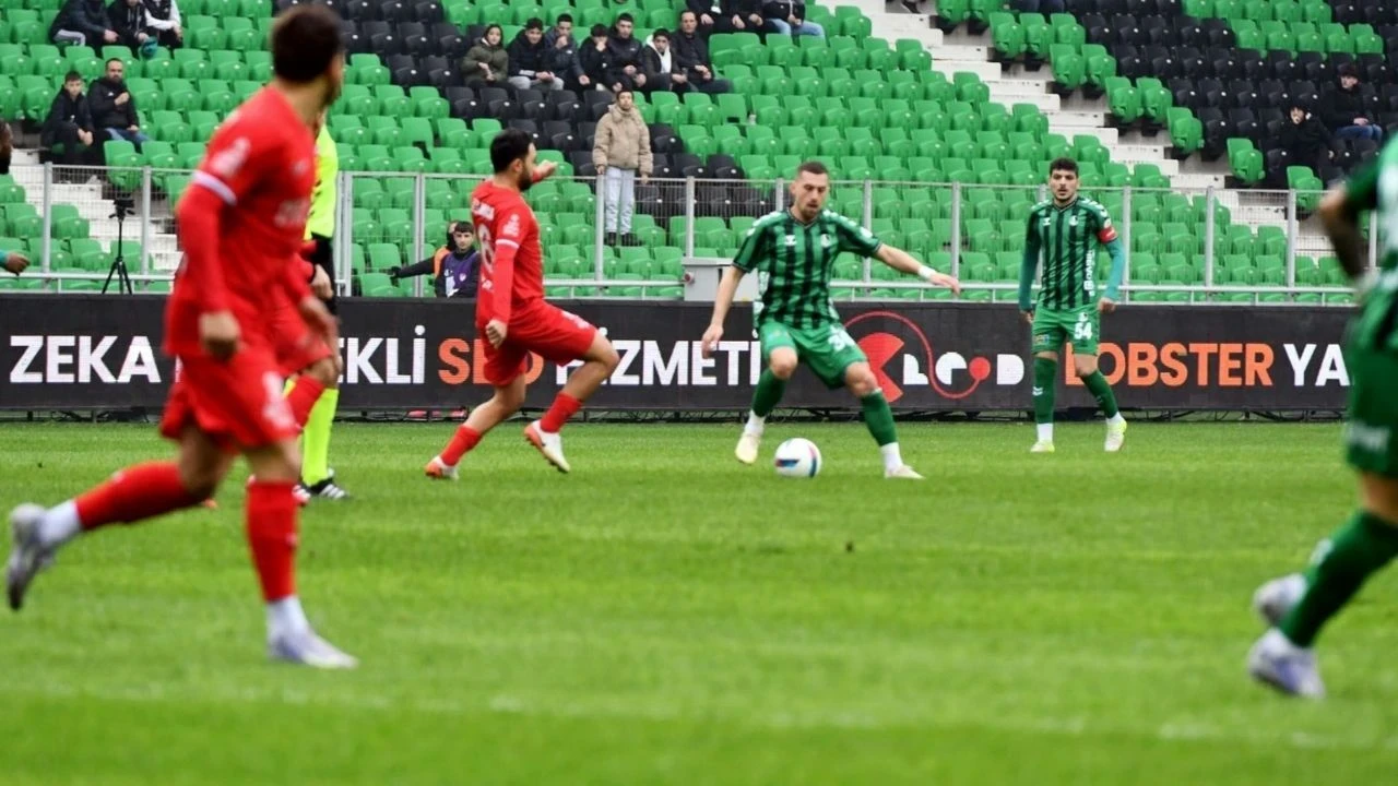 Trendyol 1. Lig'in 23. haftasında Sakaryaspor, sahasında Çorum FK'yı 2-1 mağlup etti